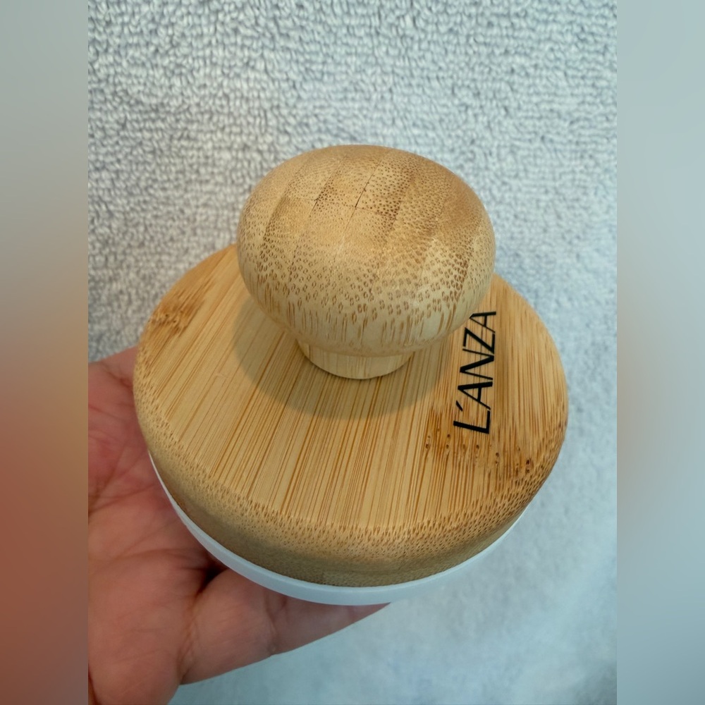 LANZA Scalp Therapy - Bamboo Scalp Brush new !